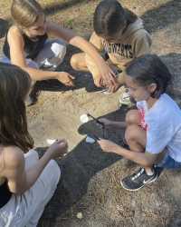 Obóz młodzieżowy, Kolonie – Raj w sercu Polski. Mandoria – Odkryj nową strefę CROCODIL w Park Of Poland Suntago Wodny Świat - super zabawa w Sadach Klemensa także warsztat pływacki i lekcja przetrwania. Kolonia 7-13 lat.